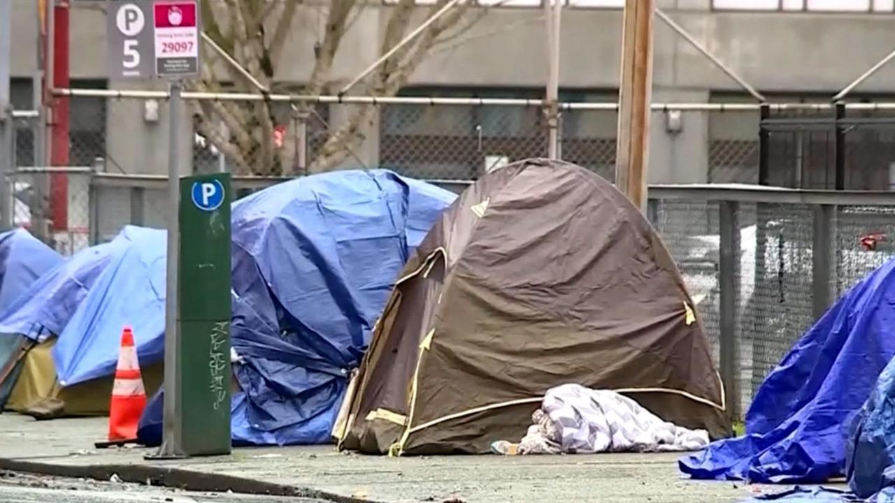 美国加州州长发布行政令 要求拆除该州无家可归者营地
